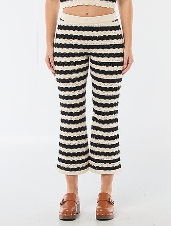 Pantaloni a zampa in crochet