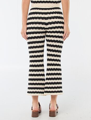 Pantaloni a zampa in crochet