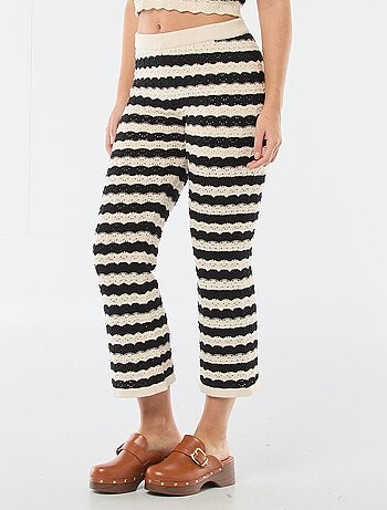 Pantaloni a zampa in crochet