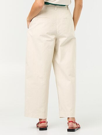 Pantaloni ampi a forma barrel