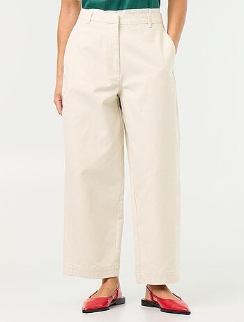 Pantaloni ampi a forma barrel