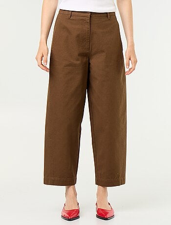 Pantaloni ampi a forma barrel