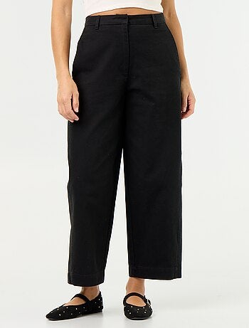 Pantaloni ampi a forma barrel