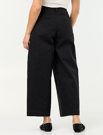 Pantaloni ampi a forma barrel