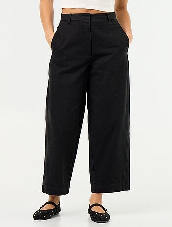 Pantaloni ampi a forma barrel