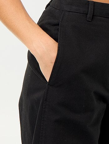 Pantaloni ampi a forma barrel