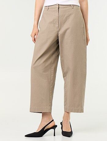 Pantaloni ampi a forma barrel