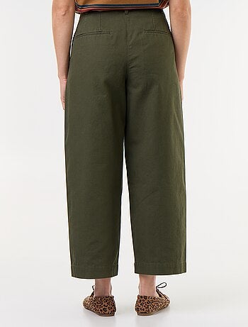Pantaloni ampi a forma barrel