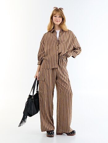 Pantaloni ampi a righe con tasche a patta