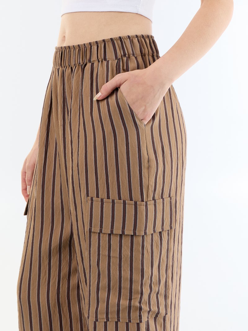 Pantaloni ampi a righe con tasche a patta Marrone scuro - Kiabi