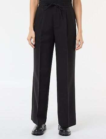 Pantaloni ampi con cintura a laccio