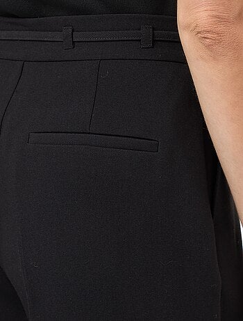 Pantaloni ampi con cintura a laccio