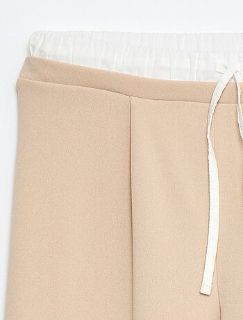 Pantaloni ampi con effetto 2 in 1 stile shorts