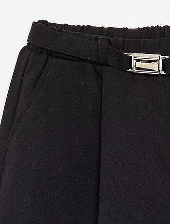 Pantaloni ampi con fibbia in vita
