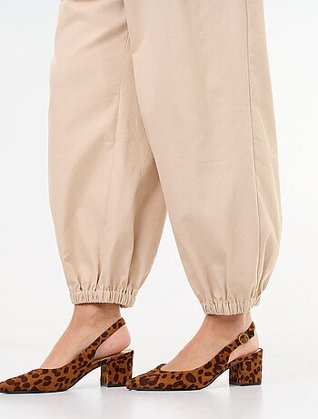 Pantaloni ampi con fondo elasticizzato