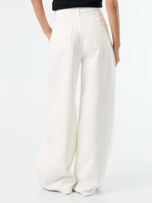 Pantaloni ampi con pinces e bottoni in vita - Kiabi Pantaloni ampi con pinces e bottoni in vita - Kiabi