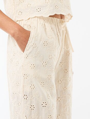 Pantaloni ampi con ricamo inglese in cotone tinta unita