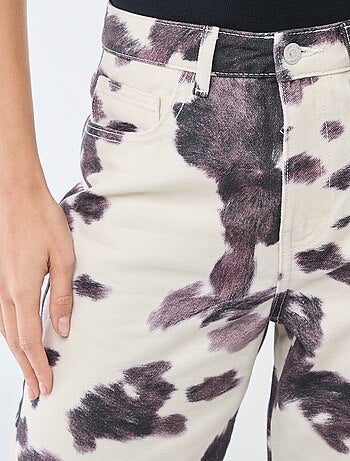 Pantaloni ampi con stampa mucca
