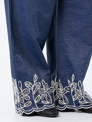 Pantaloni ampi con stampe ricamate