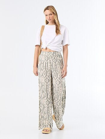 Pantaloni ampi con vita elasticizzata