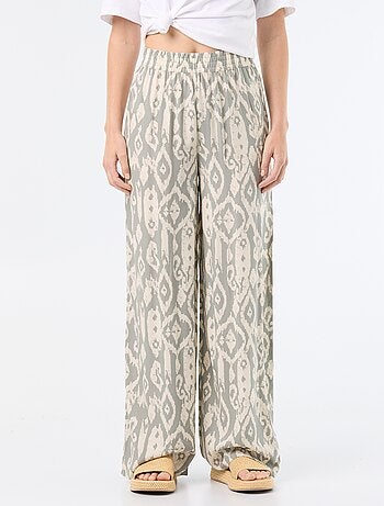 Pantaloni ampi con vita elasticizzata