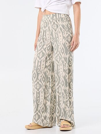 Pantaloni ampi con vita elasticizzata
