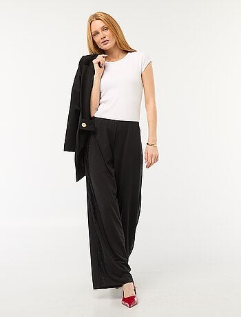 Pantaloni ampi e fluidi con bande laterali in pizzo