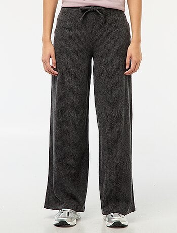 Pantaloni ampi e soffici tinta unita