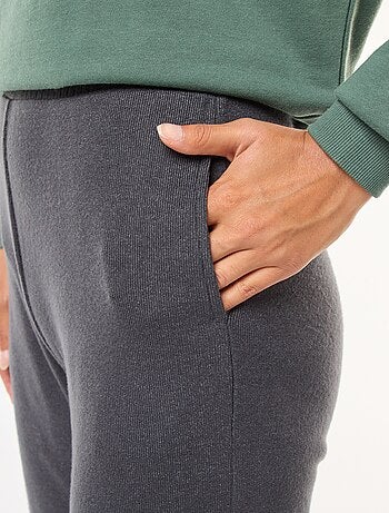 Pantaloni ampi in materiale a coste