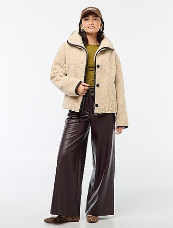 Pantaloni ampi in similpelle liscia