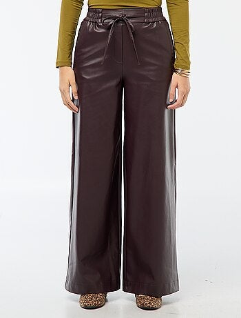 Pantaloni ampi in similpelle liscia