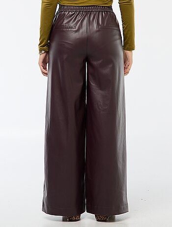 Pantaloni ampi in similpelle liscia