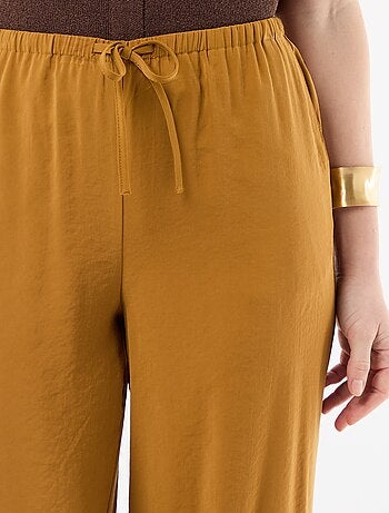 Pantaloni ampi in tessuto fluido