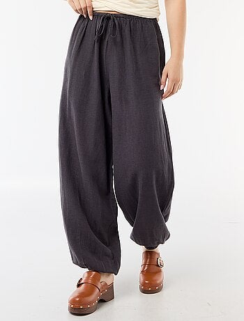 Pantaloni ampi tinta unita con cintura elasticizzata