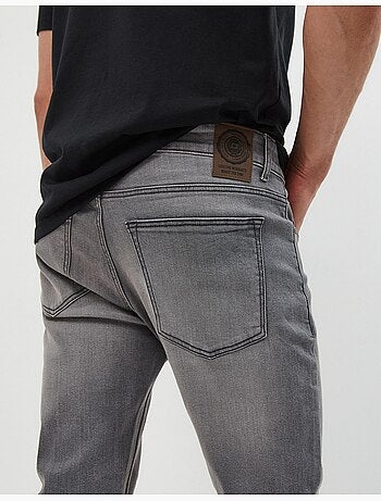 Pantaloni attillati, mo fashion
