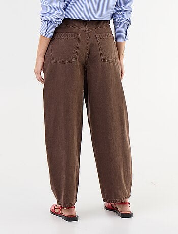 Pantaloni barrel con dettagli borchiati