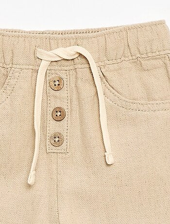 Pantaloni bianchi con sottili righe