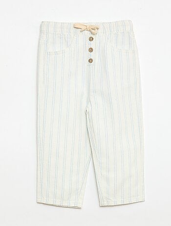 Pantaloni bianchi con sottili righe