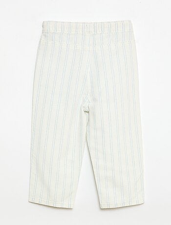Pantaloni bianchi con sottili righe