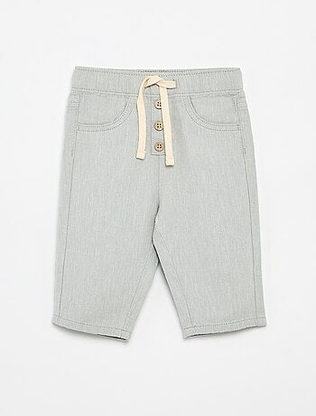 Pantaloni bianchi con sottili righe