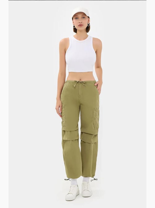 Pantaloni cargo con coulisse a vita media hiccup - Kiabi Pantaloni cargo con coulisse a vita media hiccup - Kiabi