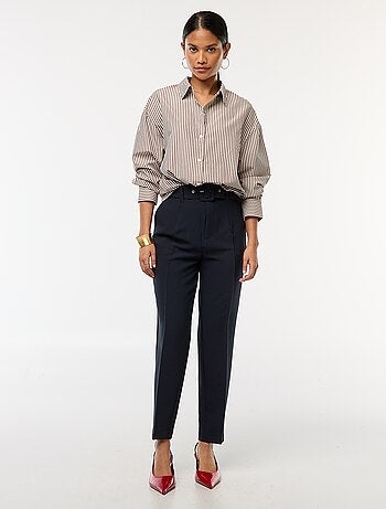 Pantaloni carota fluidi con cintura a fibbia