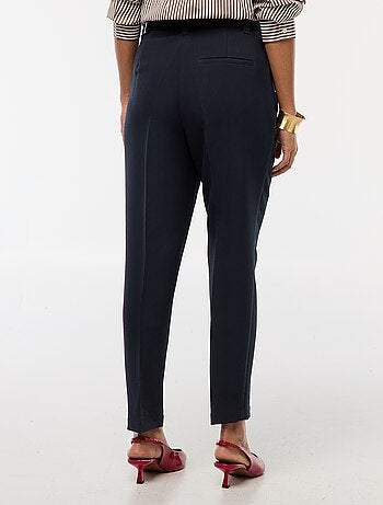 Pantaloni carota fluidi con cintura a fibbia