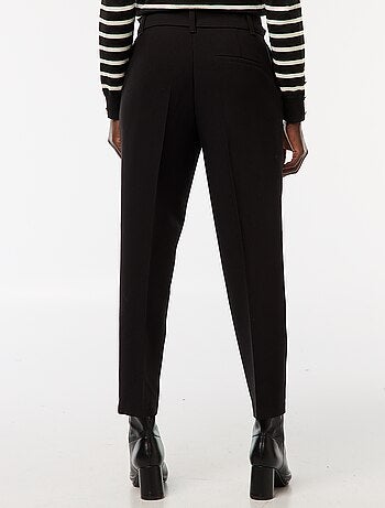 Pantaloni carota fluidi con cintura a fibbia