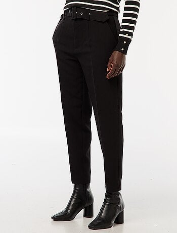 Pantaloni carota fluidi con cintura a fibbia