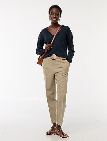 Pantaloni carota fluidi con cintura a fibbia