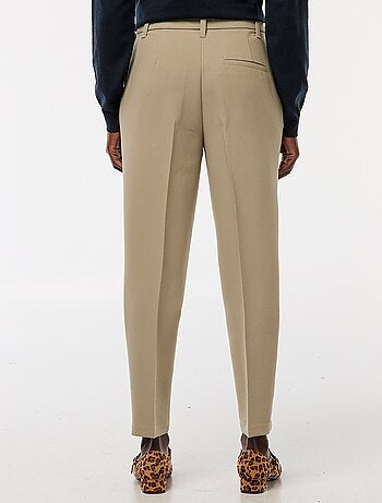 Pantaloni carota fluidi con cintura a fibbia