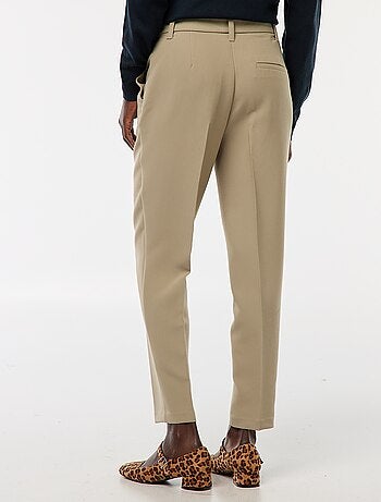 Pantaloni carota fluidi con cintura a fibbia