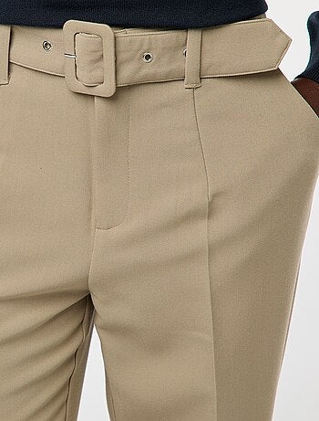 Pantaloni carota fluidi con cintura a fibbia