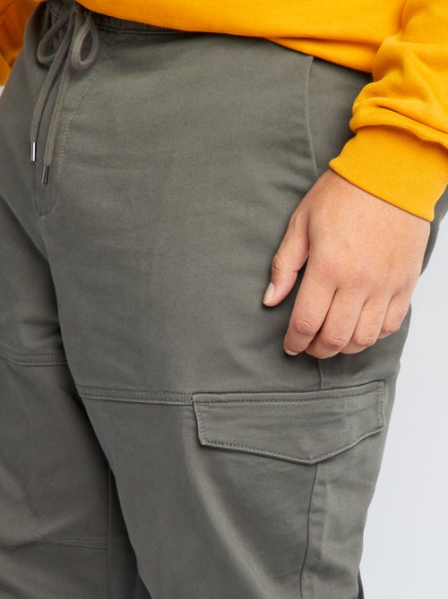 Pantaloni chino con tasche laterali - Kiabi